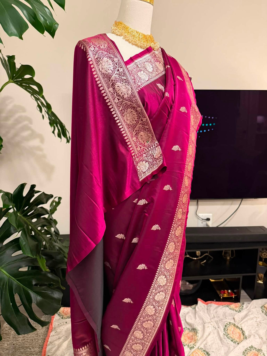 Premium Pure Masru Silk Banarasi Silk Sharee (Magenta)