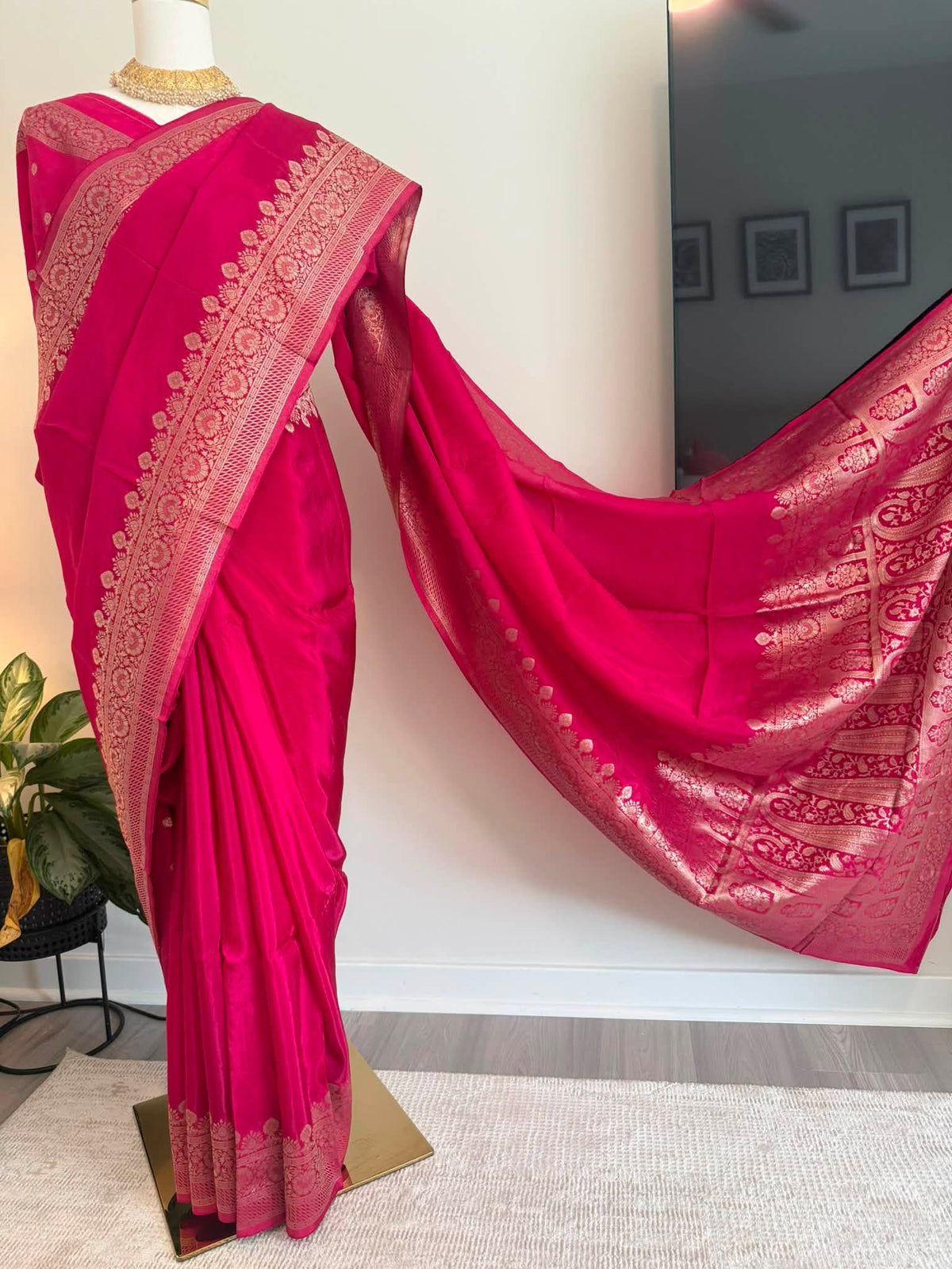 Pure viscoss silk benarashi sharee (Magenta)
