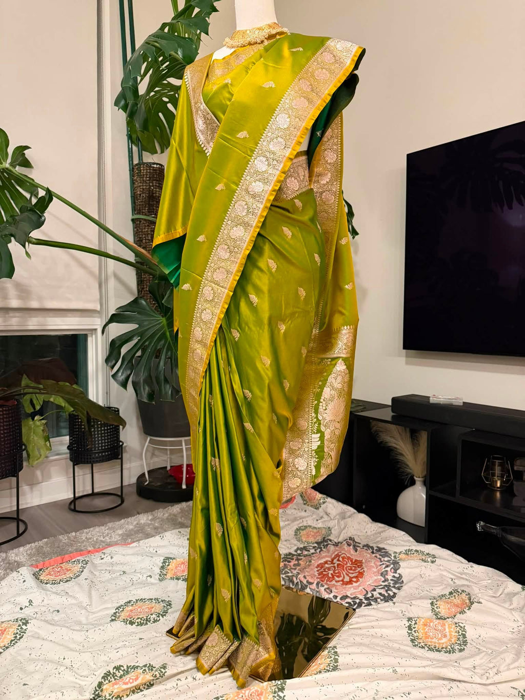 Premium Pure Banarasi Silk Saree (Parrot Green)
